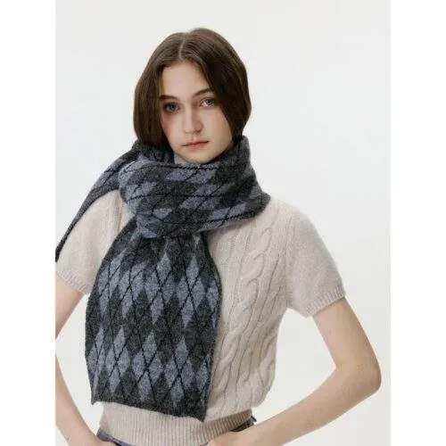Diamond Check Jacquard Color-Block Knit Neck Warmer – Women Winter - product detail image 3 by TRANSION