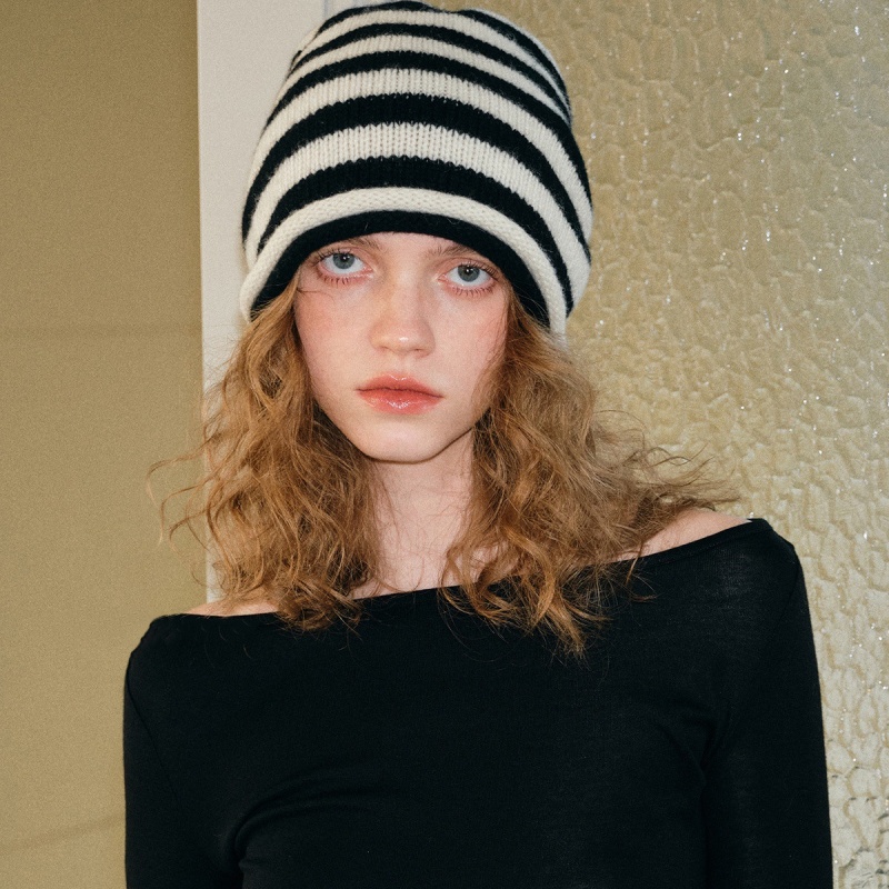 Wool Striped Knit Beanie – Warm & Versatile Autumn/Winter Hat