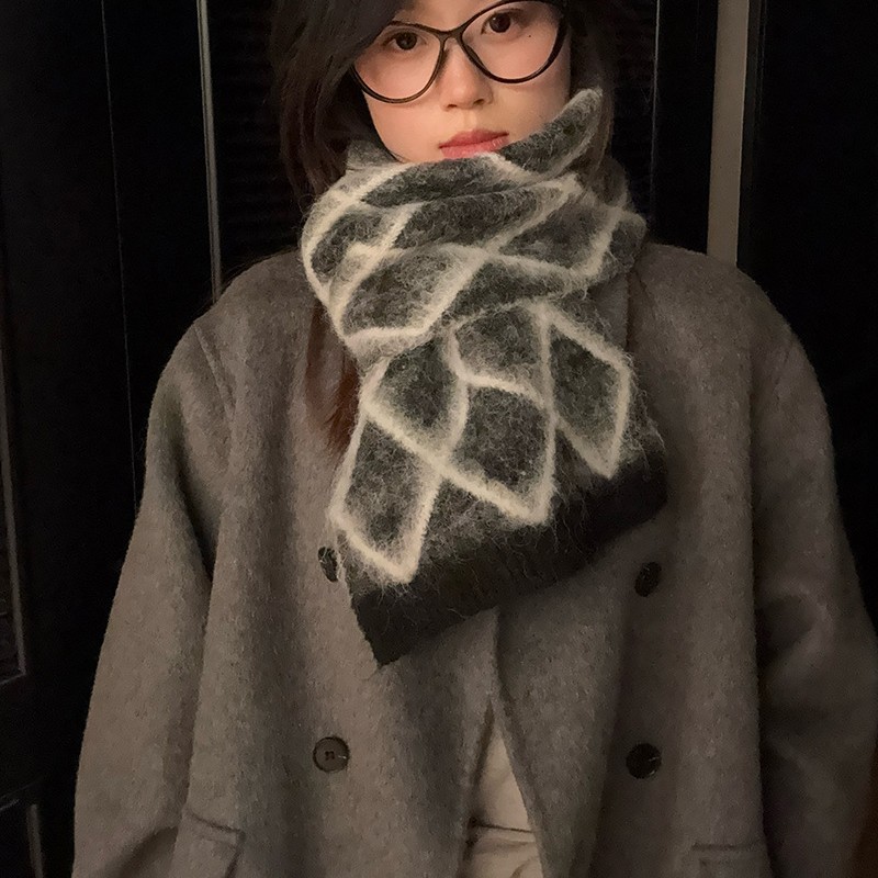 Wool-Blend Double-Sided Diamond Knit Scarf – Thick Winter Warm Neck Warmer