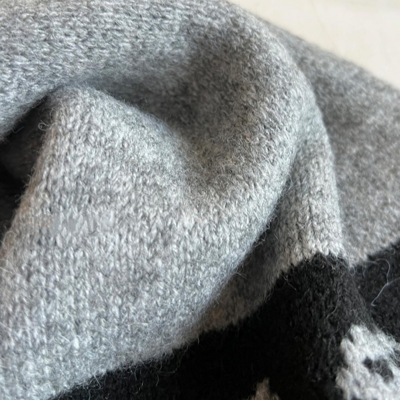 Winter Knit Scarf for Women – Cozy & Versatile Neck Warmer - Image 3