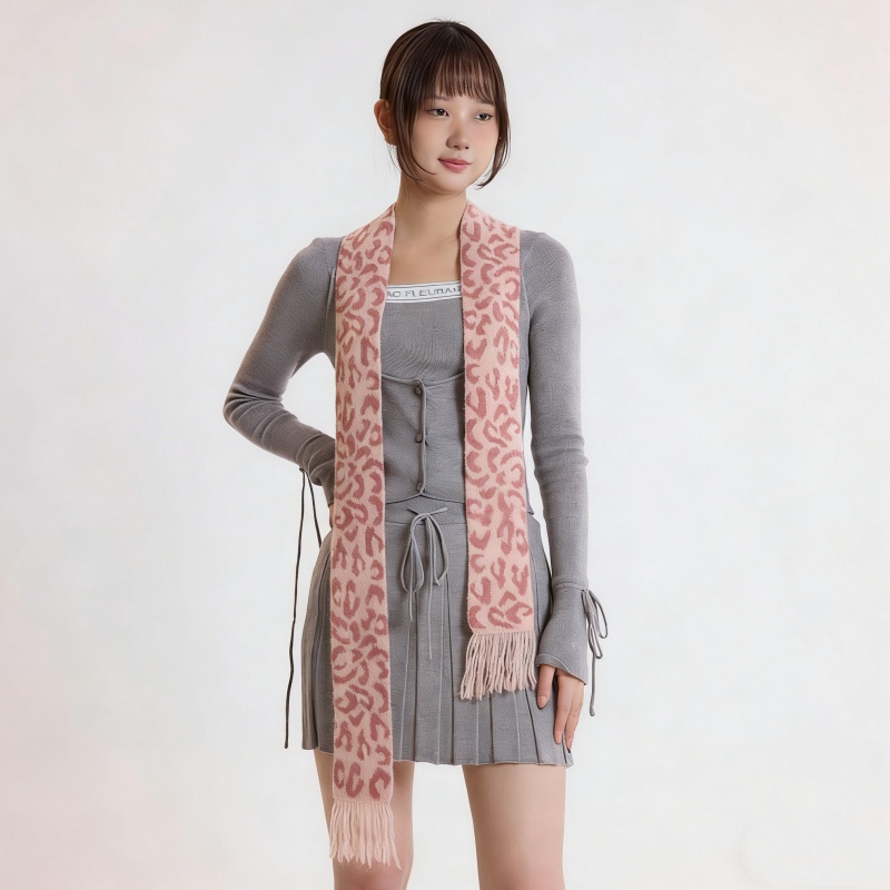 Slim Leopard-Print Scarf – Chic, Versatile & Cozy Winter Neck Wrap - Image 3