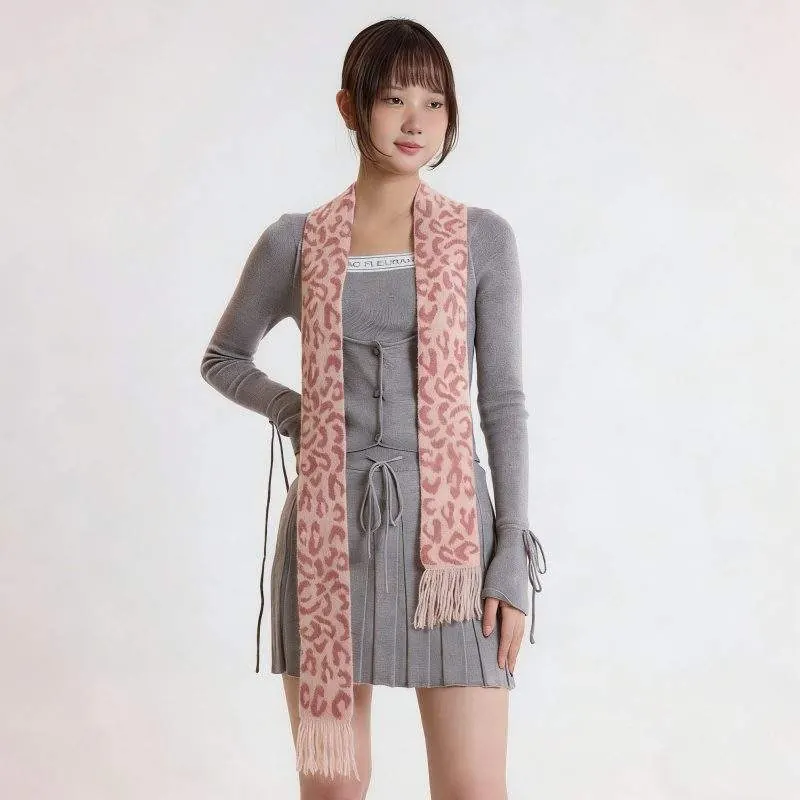 Slim Leopard-Print Scarf – Chic, Versatile & Cozy Winter Neck Wrap - product detail image 2 by TRANSION