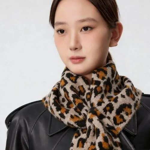 Vintage Wool Triangle Scarf – Warm Jacquard Winter Neck Scarf - product detail image 3 by TRANSION