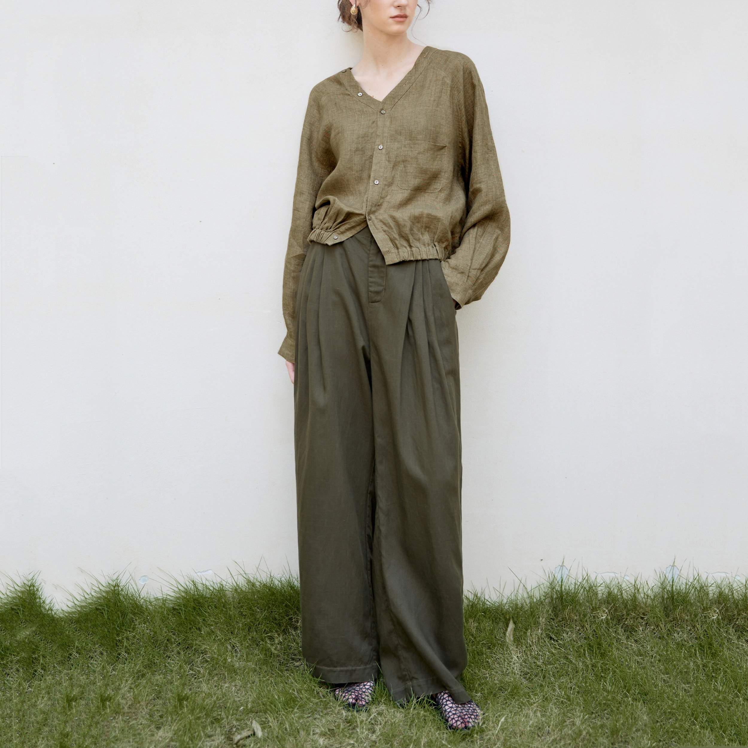 100% Linen V-Neck Raglan Sleeve Shirt for Women – Loose Cocoon Fit Long Sleeve Top - Image 2