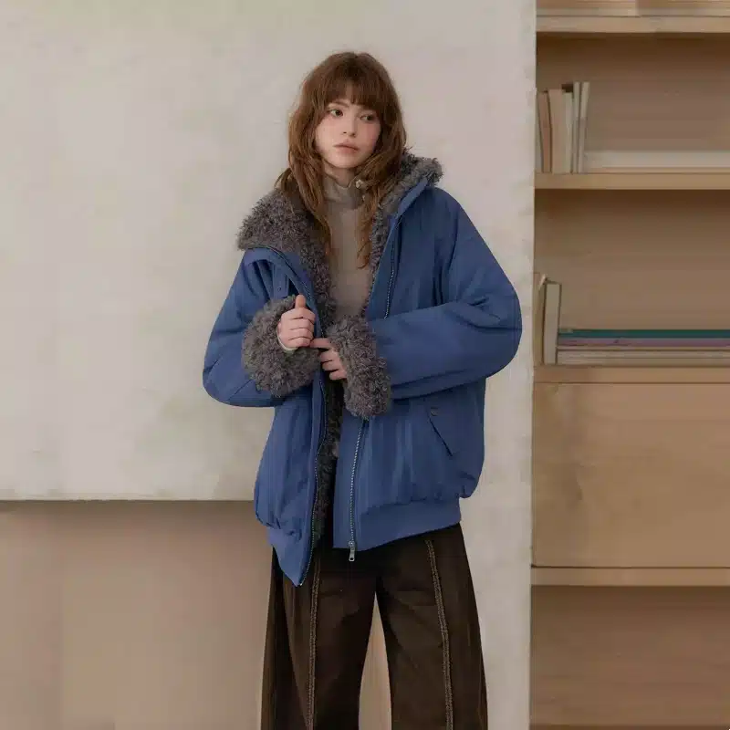 Blue Patchwork Plush-Lined Padded Jacket with Faux Fur Collar - product detail image 2 by TRANSION