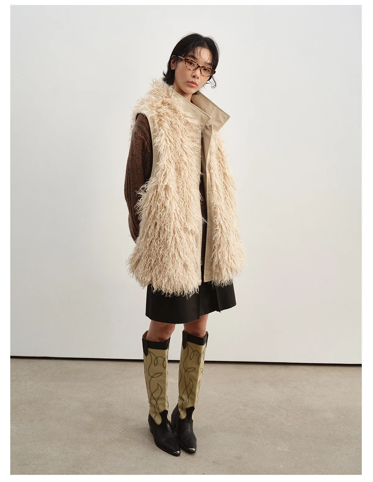 Women's Sleeveless Faux Fur Gilet, Drawstring Waist Lapel Collar Vest Jacket, Luxury Winter Outerwear - Image 7