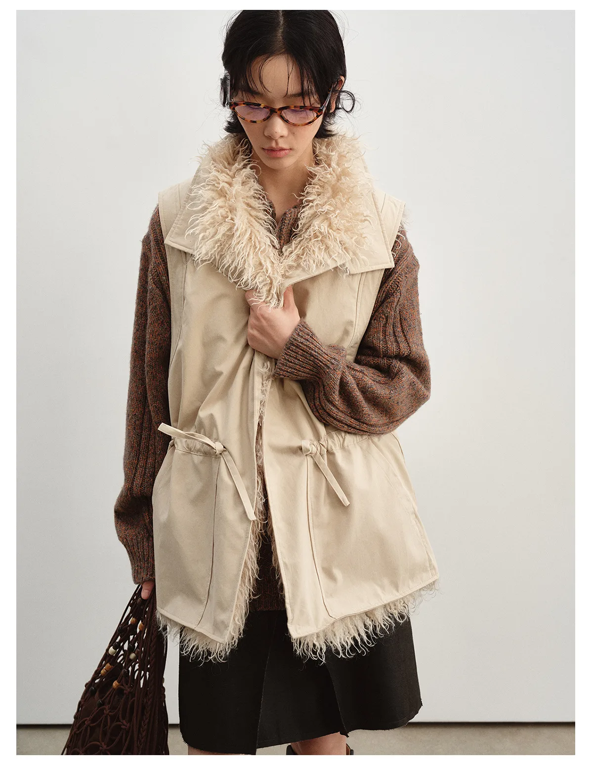 Women's Sleeveless Faux Fur Gilet, Drawstring Waist Lapel Collar Vest Jacket, Luxury Winter Outerwear - Image 5